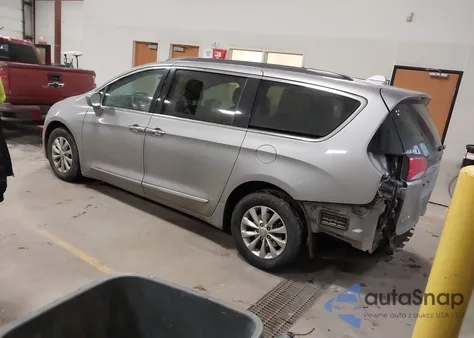 2017 Chrysler Pacifica Touring-L из США, поврежденный, VIN 2C4RC1BG2HR593487